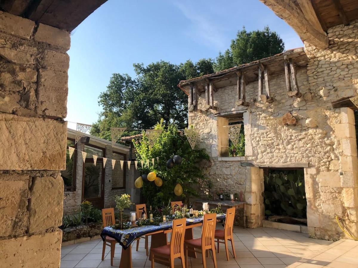 Verteillac Country Villa For 19 Pool Cinema Football Pitch מראה חיצוני תמונה