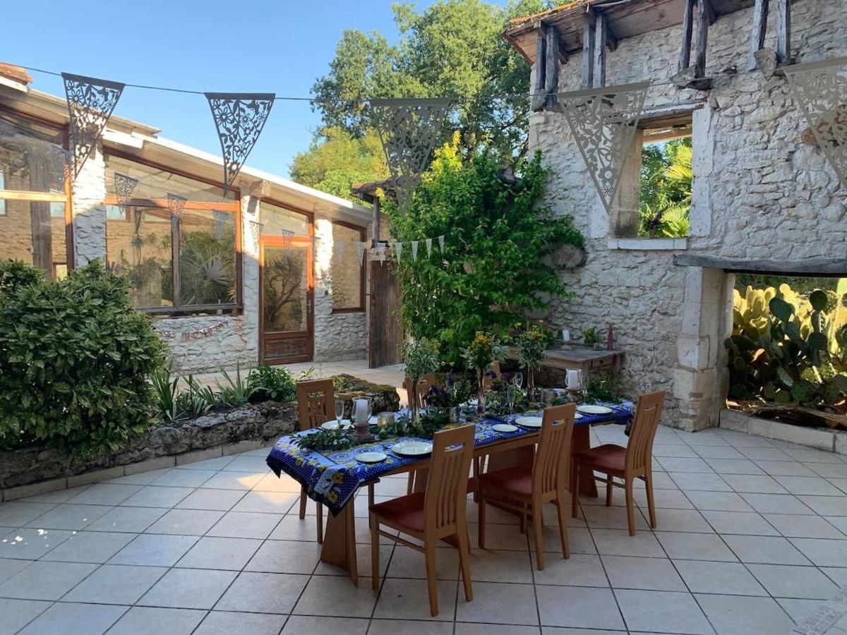 Verteillac Country Villa For 19 Pool Cinema Football Pitch מראה חיצוני תמונה