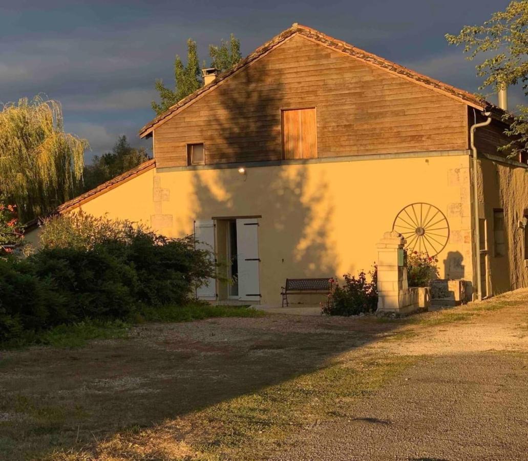 Verteillac Country Villa For 19 Pool Cinema Football Pitch מראה חיצוני תמונה
