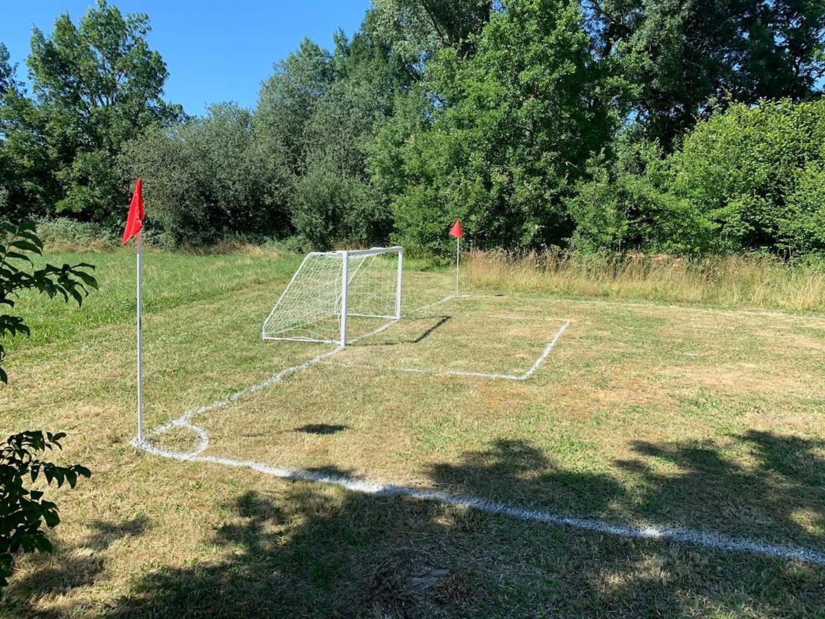 Verteillac Country Villa For 19 Pool Cinema Football Pitch מראה חיצוני תמונה