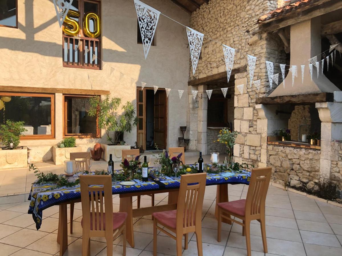 Verteillac Country Villa For 19 Pool Cinema Football Pitch מראה חיצוני תמונה