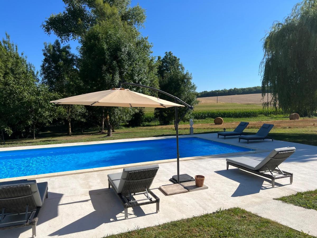 Verteillac Country Villa For 19 Pool Cinema Football Pitch מראה חיצוני תמונה
